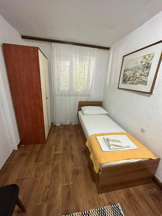 Apartmani Tina Grebastica Exterior photo