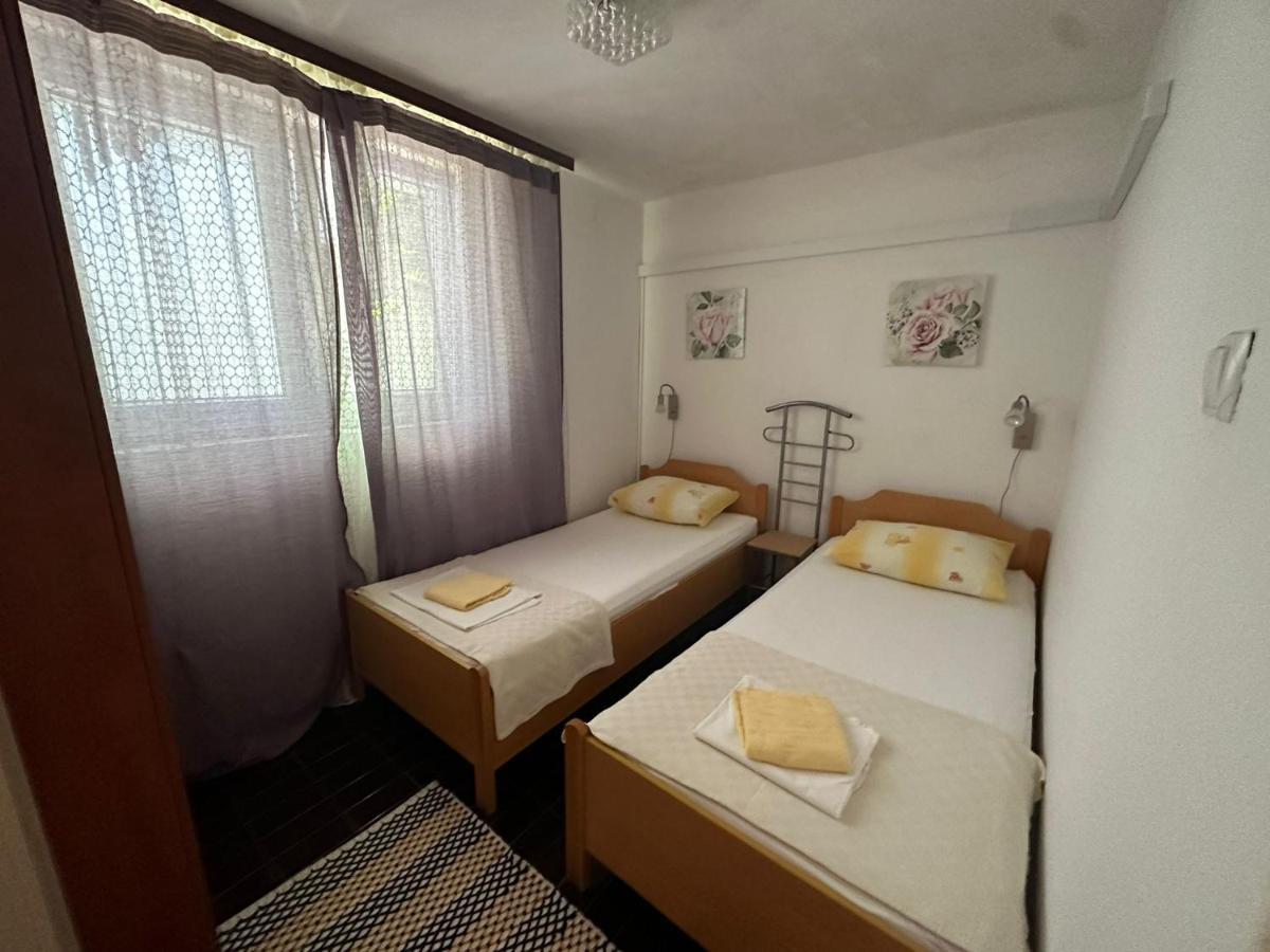 Apartmani Tina Grebastica Exterior photo